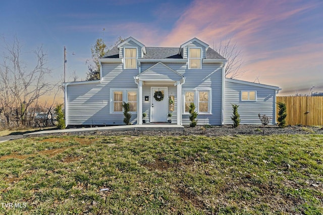 view of front facade featuring a lawn