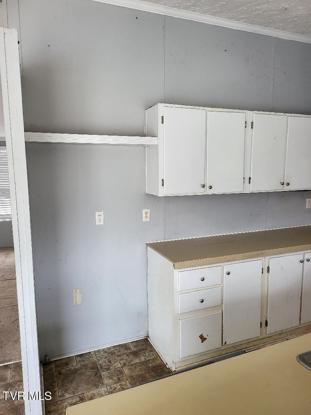 clothes washing area featuring crown molding