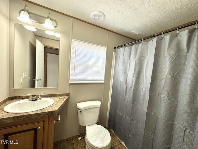 bathroom featuring vanity, toilet, a textured ceiling, and a shower with shower curtain