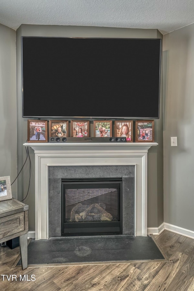 6758 Wildlife Cir, Piney Flats, TN 37686 - interior details featuring hardwood / wood-style floors and a textured ceiling