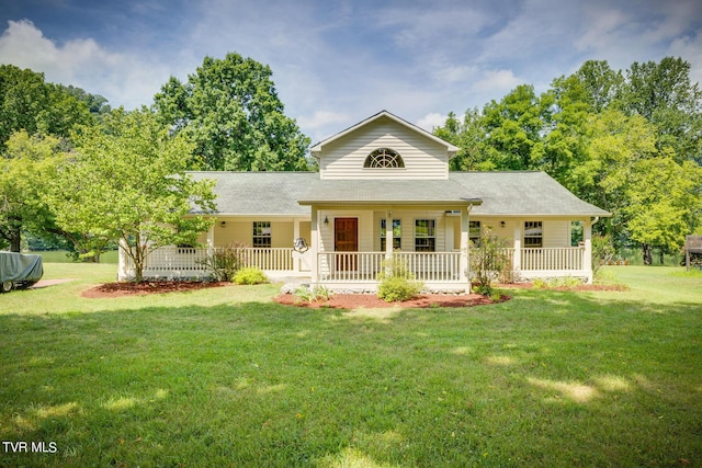 view of front of property featuring a porch and a front yard