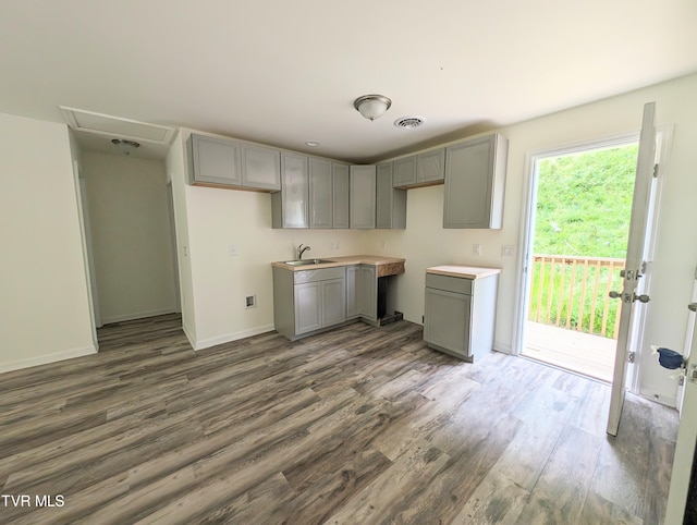 kitchen featuring sink, gray cabinetry, and dark hardwood / wood-style flooring