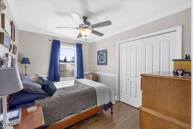 bedroom featuring crown molding, a closet, ceiling fan, and hardwood / wood-style flooring