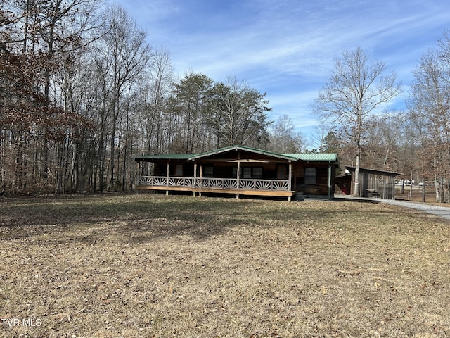 view of front of property with a front yard