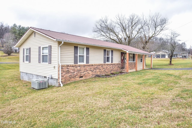 view of front of home featuring central AC and a front lawn