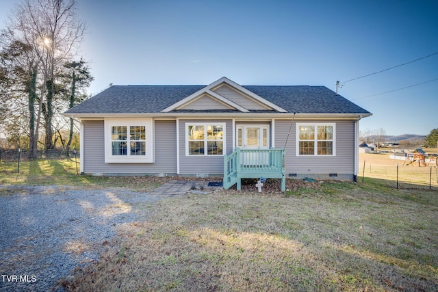 view of front facade featuring a front lawn