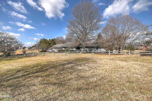 view of yard featuring a rural view