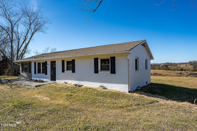 ranch-style house with a front yard