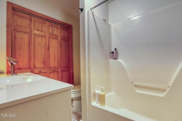 full bathroom featuring sink, a textured ceiling, bathing tub / shower combination, and toilet