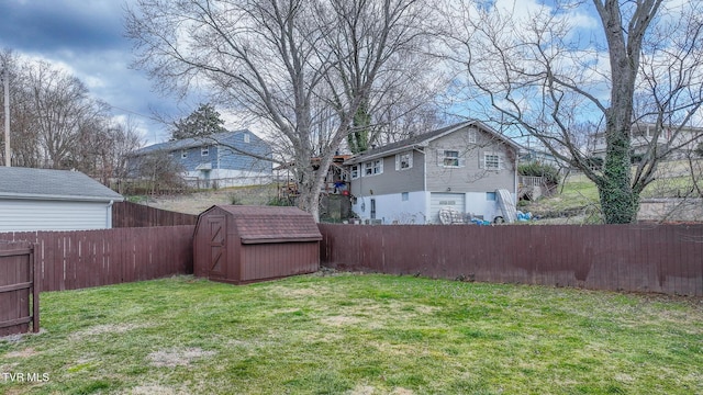 view of yard with a storage unit