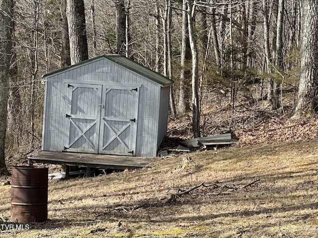 view of outbuilding