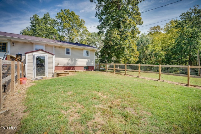 view of yard featuring a storage shed