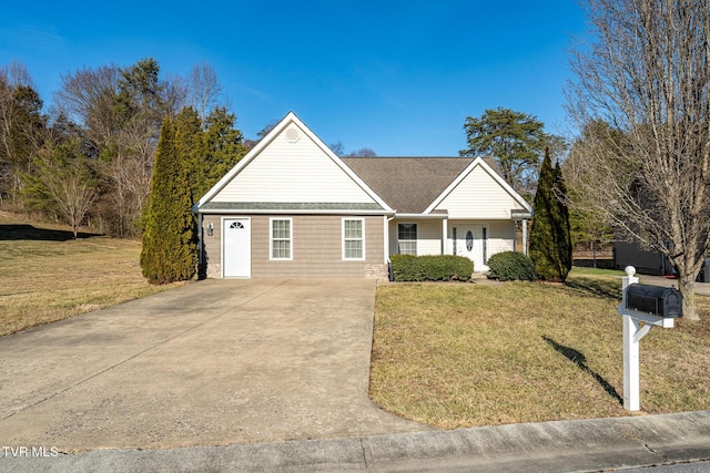 view of front facade featuring a front yard