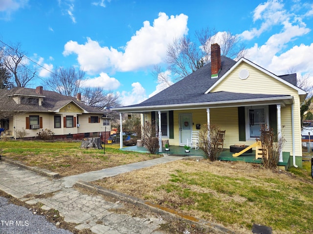 view of front of home featuring a porch and a front lawn