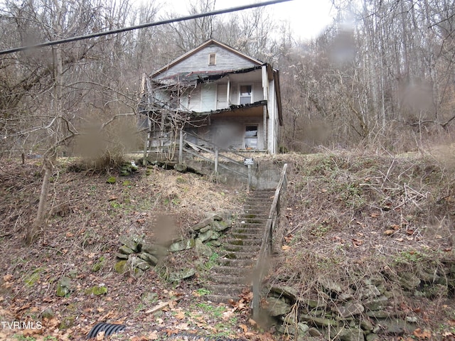 view of home's exterior