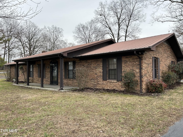 view of front of home featuring a front lawn and a patio