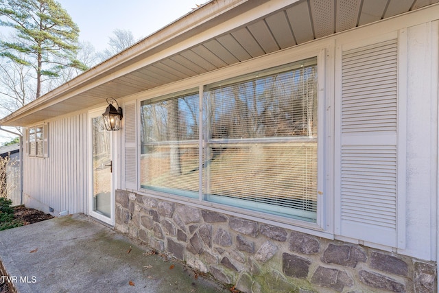 property entrance featuring a patio