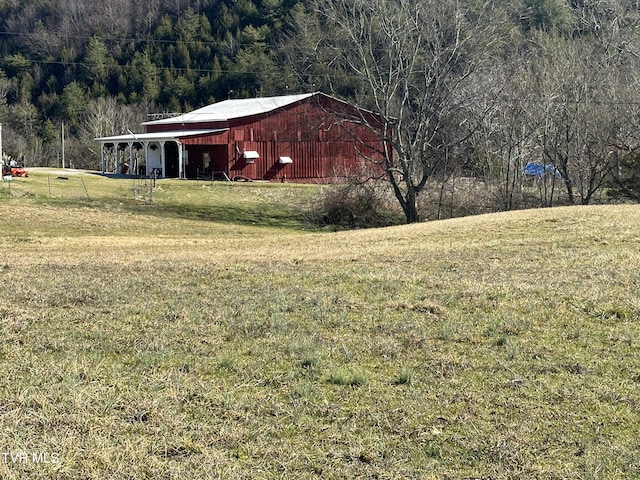 view of yard featuring a forest view