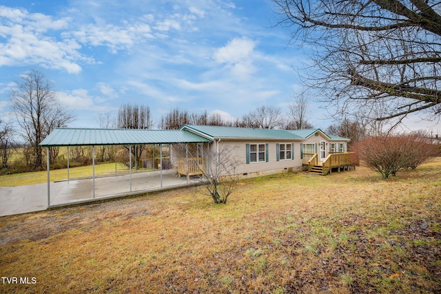 view of front facade featuring a carport, a deck, and a front lawn