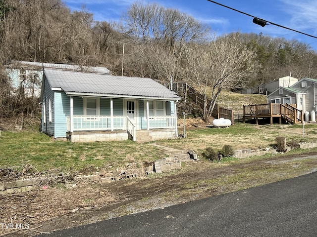 view of front of property with a porch and a front yard