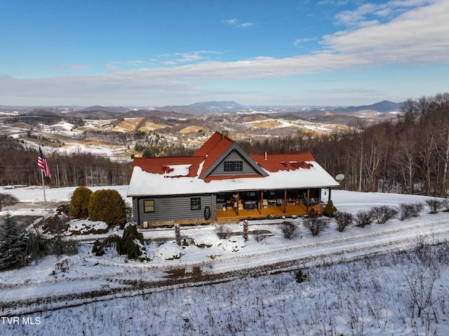 view of front of property with a mountain view