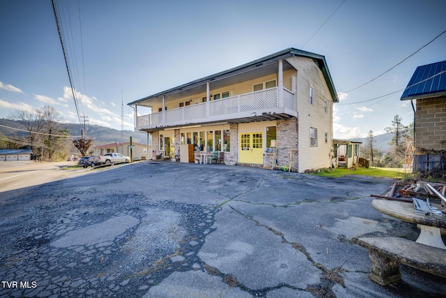 view of front of house with a balcony