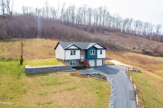 view of front of house featuring a garage and a front yard