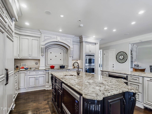 400 Bancroft Chapel Rd, Kingsport, TN 37660 - kitchen with a sink, a center island with sink, stainless steel appliances, crown molding, and dark wood-style floors