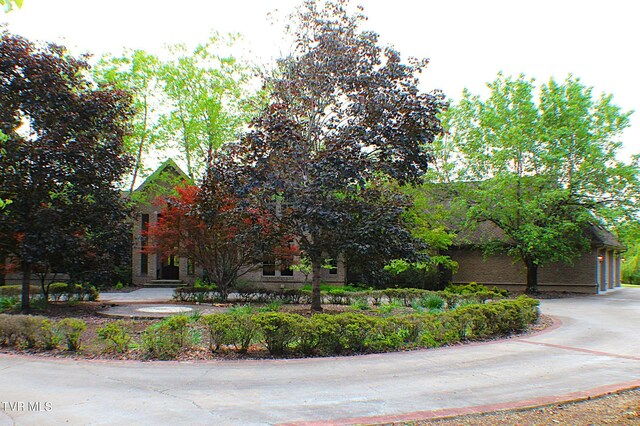 400 Bancroft Chapel Rd, Kingsport, TN 37660 - view of front of property featuring driveway and a garage