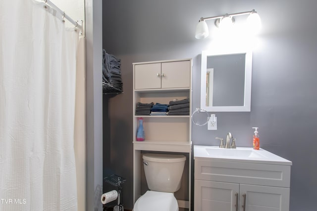 bathroom with vanity, curtained shower, and toilet