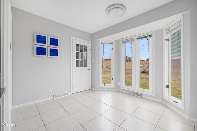 spare room featuring light tile patterned flooring