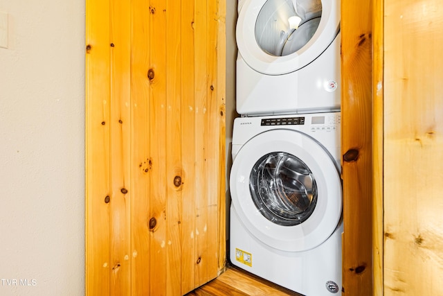 washroom with stacked washing maching and dryer