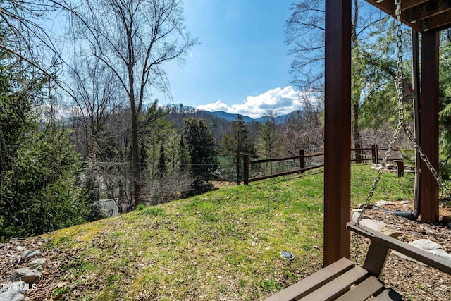 view of yard with a mountain view