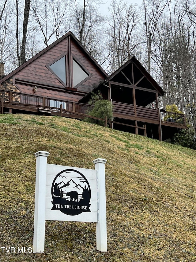 view of front of property with a front lawn and a deck