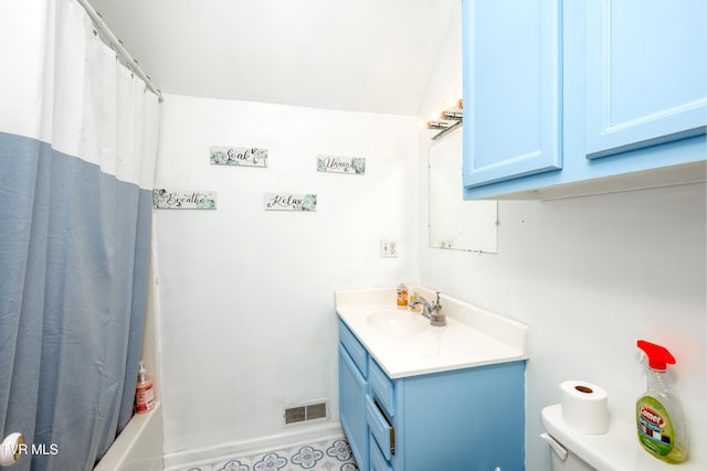 full bathroom featuring vanity, toilet, and shower / bath combo