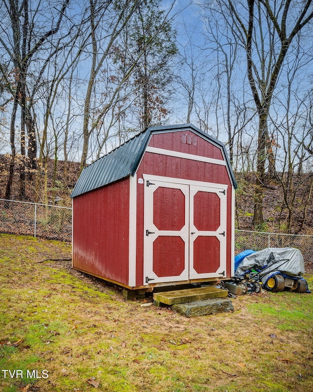 view of outdoor structure with a yard