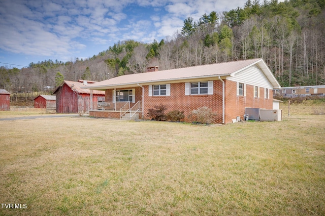 ranch-style house featuring a front yard and covered porch