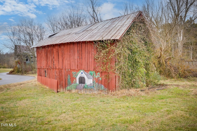 view of outdoor structure with a lawn