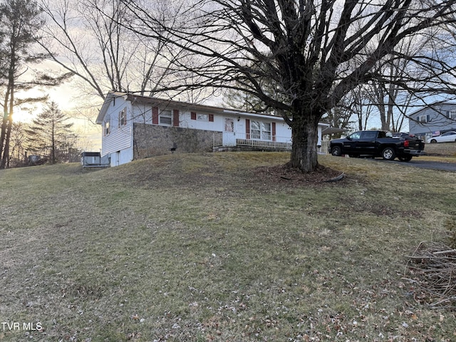 ranch-style house featuring a lawn