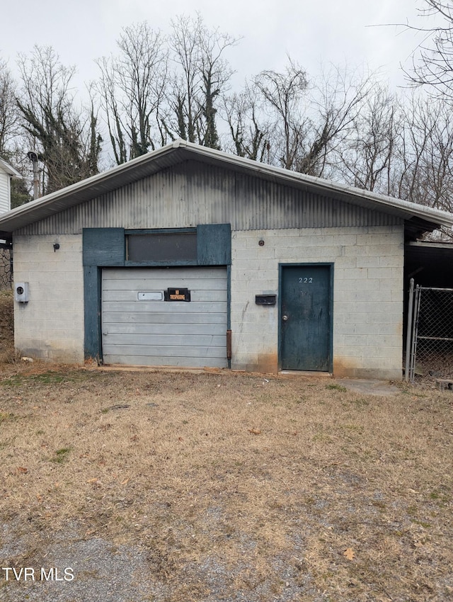 garage featuring a lawn