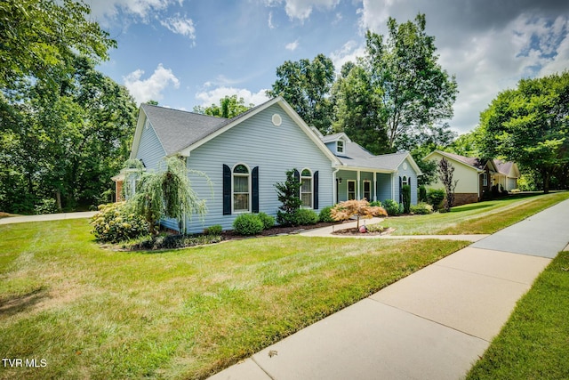 view of front of house featuring a front lawn