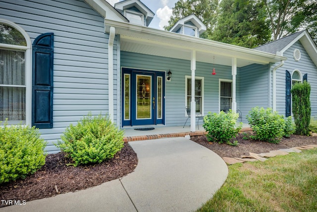 entrance to property featuring covered porch