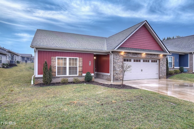 view of front of home featuring a garage and a front yard