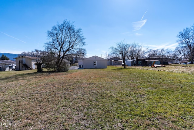 view of yard featuring a residential view