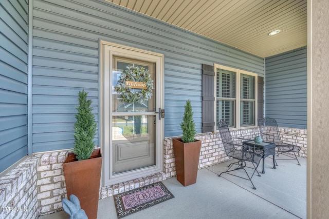 entrance to property featuring covered porch