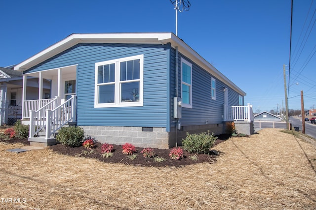 view of front facade with covered porch and crawl space