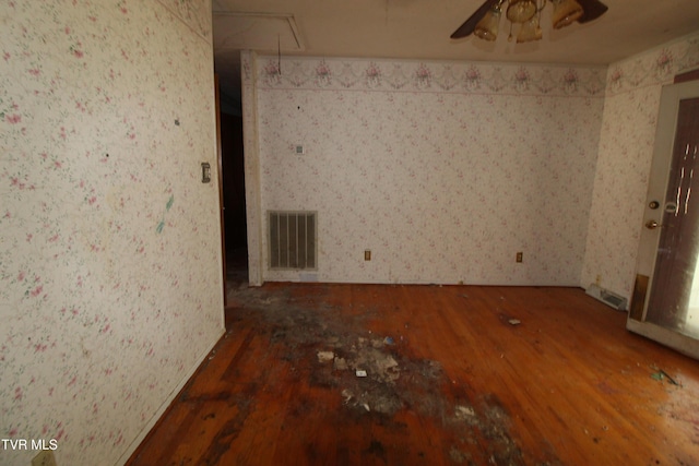 empty room featuring ceiling fan and dark wood-type flooring