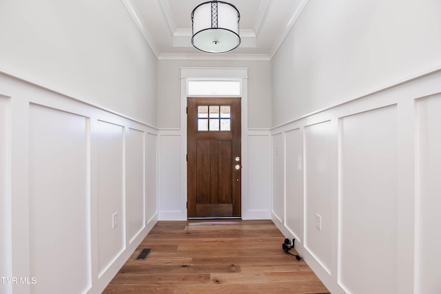 294 River Pointe Dr, Greeneville, TN 37743 - foyer with light wood finished floors, visible vents, a decorative wall, and ornamental molding