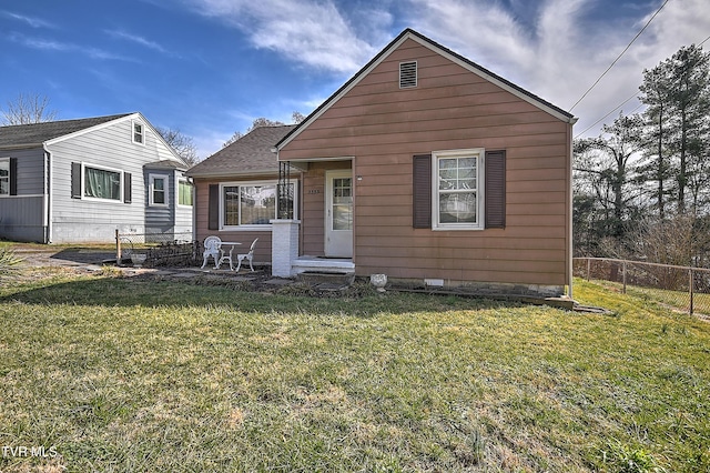 view of front of home with a front yard