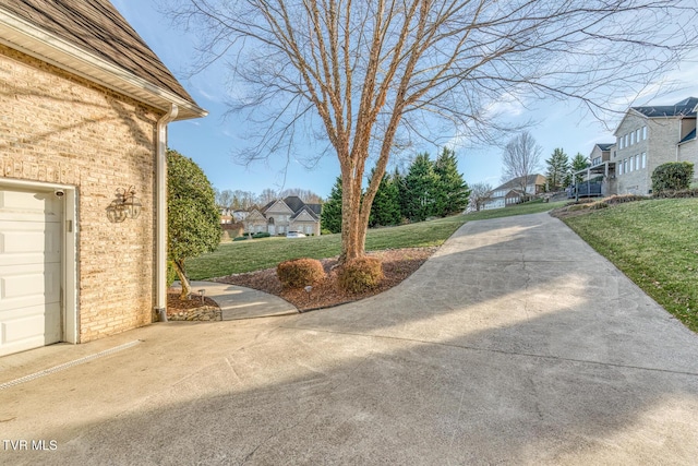 view of yard with a residential view